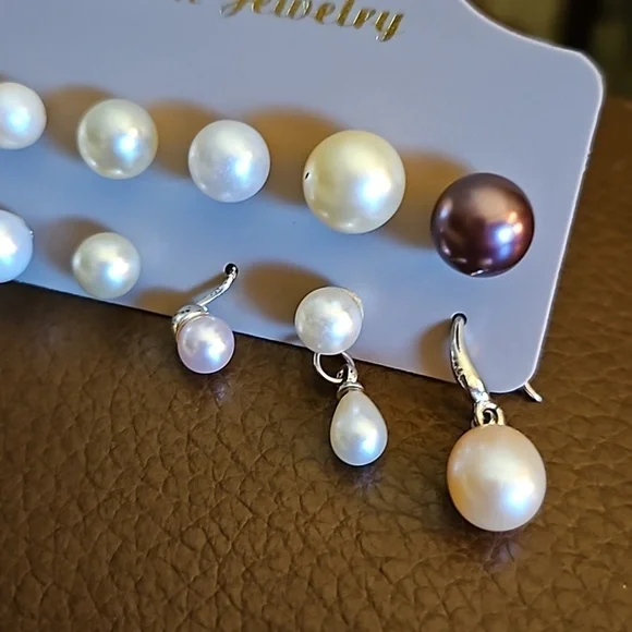 3/$30 VTG Pearlesque Single Post and Dangle Earrings - Picture 3 of 3